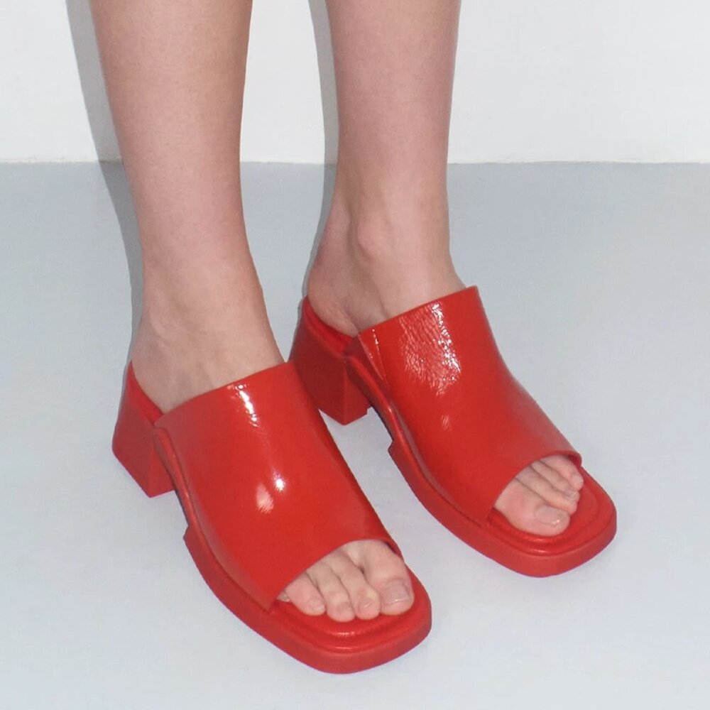 MIISTA Red Rojo Clarin Mule Sandals